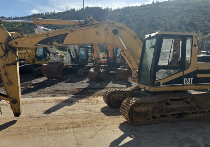 Escavadora Caterpillar 318BLN - 2003