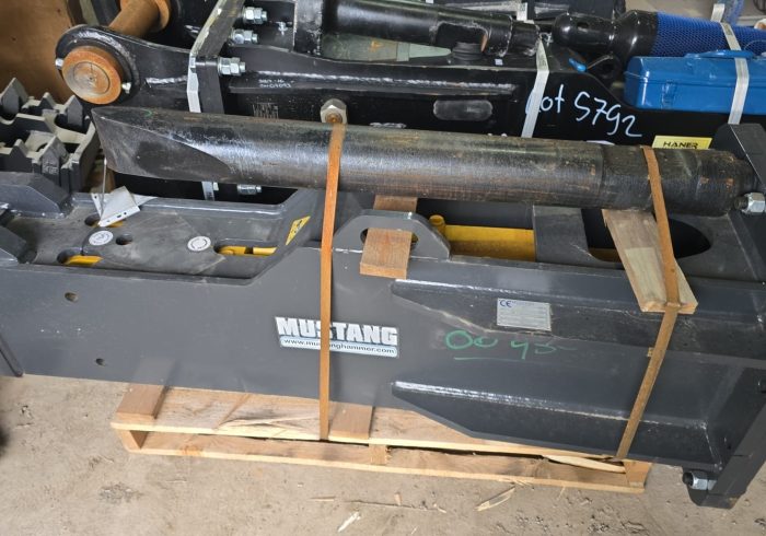 Martelo Mustang HM1802 - 2025