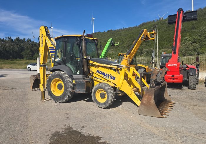 Retroescavadora Komatsu WB93R - 8E0 - 2023