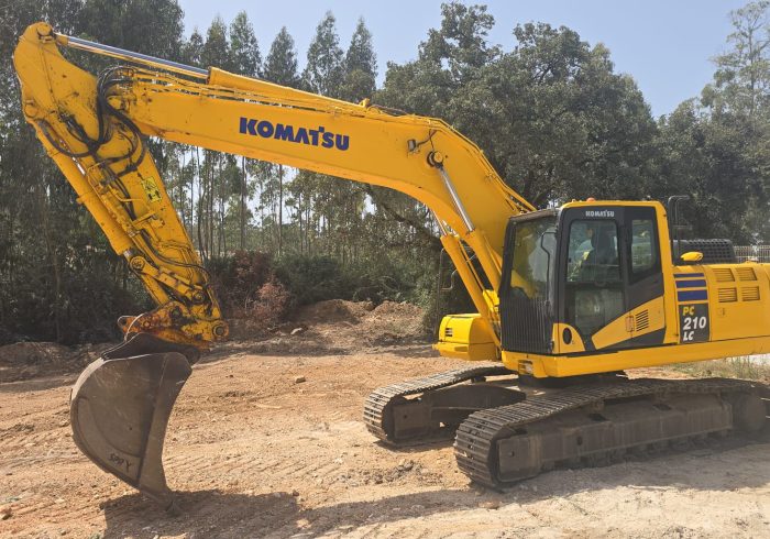 Escavadora Komatsu PC210LC-11 - 2018