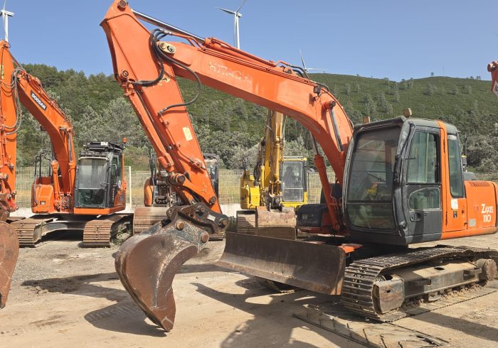 Escavadora Hitachi ZX110 - 2004
