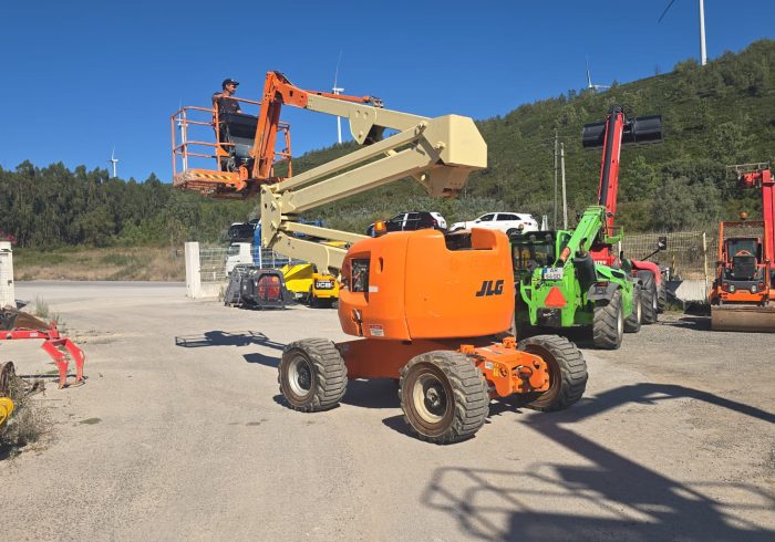 Plataforma elevatória JLG 450AJ - 2007